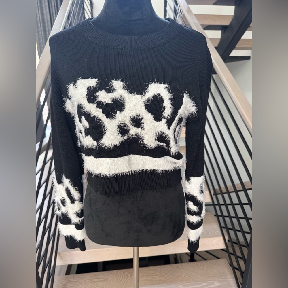 New Black and White Animal Print Sweater size S - Picture 5 of 9